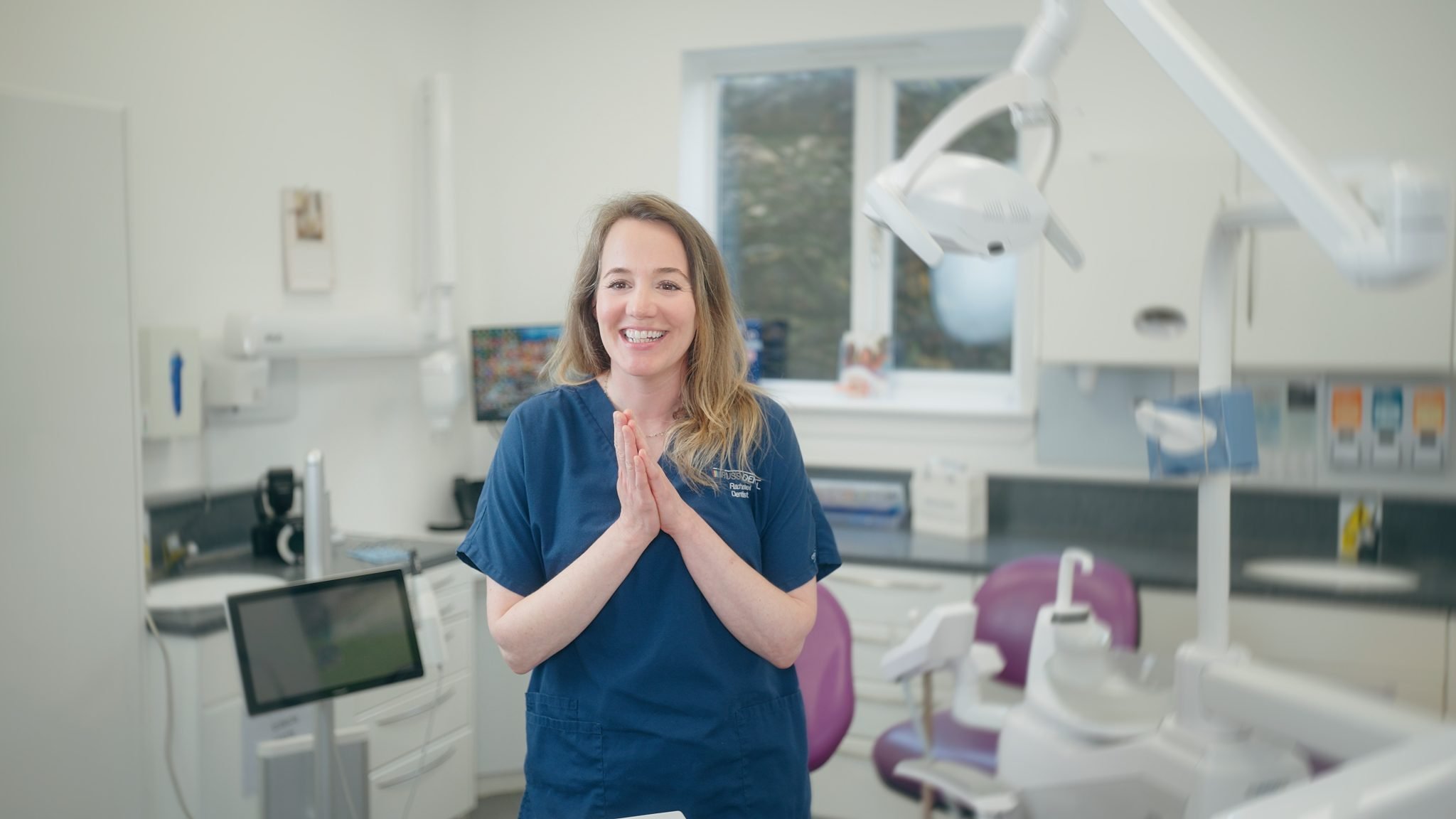 A dentist delivering a quick script for her meet the clinician video